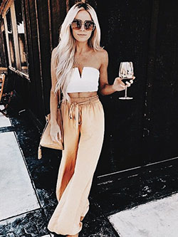 Crop top night out outfit: Crop top,  Casual Outfits,  Brunch Outfit  