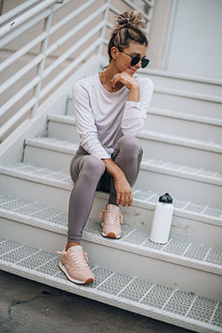 Outfit With Grey Leggings, Fitness fashion: fashion goals,  Legging Outfits  
