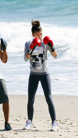 Discover latest ideas for zendaya body workout, Fashion model: Tomboy Outfit  