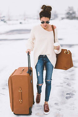 Airport travel outfits winter, Casual wear: winter outfits,  Casual Outfits,  Travel Outfits,  Airport Outfit Ideas,  Hot Fashion  