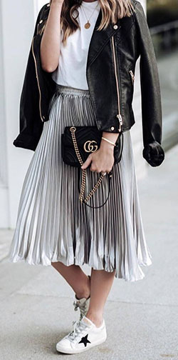 Pleated skirt with gucci sneakers: Skirt Outfits,  Casual Outfits,  Pleated Skirt  