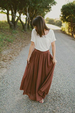 Explore long skirt simple, Saia Longa Bege: shirts,  Long Skirt,  Skirt Outfits,  Prairie skirt,  FLARE SKIRT,  Twirl Skirt,  High-Low Skirt,  Swing skirt  