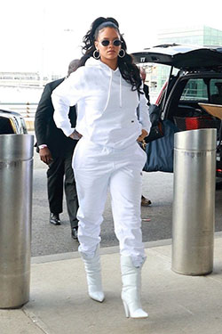 Latest Fashion Trends - rihanna at airport, John F. Kennedy: New York,  Fenty Beauty,  Rihanna Style  