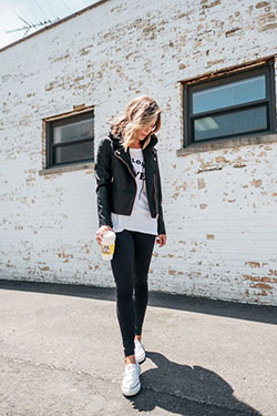 Combinar una calza negra, Leather jacket: Leather jacket,  Yoga Outfits  