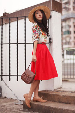 Skirt with oxford shoes, Oxford shoe: Pencil skirt,  Skirt Outfits,  Fashion week,  Ballet flat,  Oxford shoe  