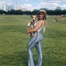 Courtney tailor with dogs, Golden Retriever: Hot Instagram Models  