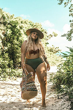 Gorditas en traje de baÃ±o en la playa: Plus size outfit,  Plus-Size Model  