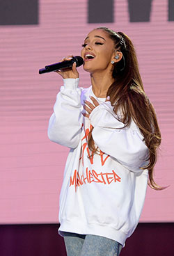Ariana grande one love manchester: Ariana Grande,  Mac Miller,  Ariana Grande’s Outfits  