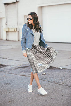 Pleated skirt outfit with sneakers: Crop top,  Skirt Outfits,  Casual Outfits,  Pleated Skirt  