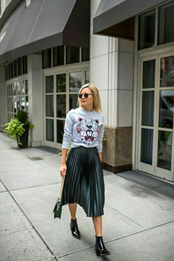 Street style pleated skirt outfit: Skirt Outfits,  Street Style,  Pleated Skirt  