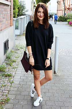 Vestidos negros con tenis adidas: Sports shoes,  Adidas Superstar,  Plimsoll shoe,  Casual Outfits,  Black Dress Outfits  