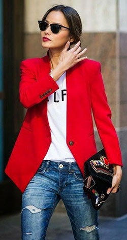 Red blazer street style, Street fashion: Mom jeans,  Blazer Outfit,  Casual blazer,  Street Style,  Casual Outfits  