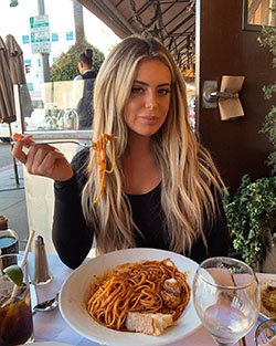 Brielle Biermann Instagram Pictures, Mitsui cuisine M, Kim Zolciak-Biermann: Long hair,  Brown hair,  Hot Instagram Models,  Kim Zolciak-Biermann  