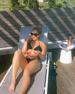 Courtney tailor legs bikini, S. Medias: Hot Instagram Models  