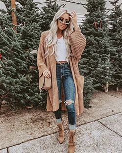 Ripped mom jeans and sweater outfit: Casual Outfits,  Ripped Jeans,  Crop top,  winter outfits  