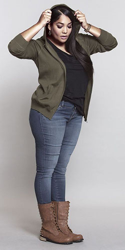 Curvy women in jeans and boots: Plus size outfit,  Slim-Fit Pants,  Mom jeans,  Casual Outfits,  Short Boots  