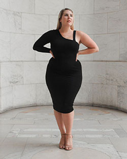 Just have a look little black dress, Sophie Turner: Plus-Size Model,  Body Goals,  Sophie Turner,  Photo shoot,  Hot Instagram Models,  black dress  