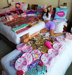 Summer outfit ideas bed sheet, Jen Selter: Bed Sheets,  Hot Instagram Models,  Jen Selter,  Nia Ramadhani  