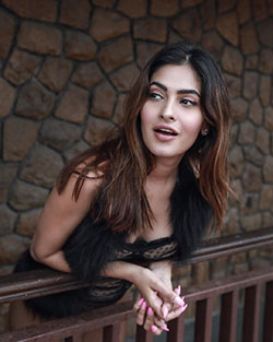 Style to choose karishma sharma, Ragini MMS: Returns: Karishma Sharma  