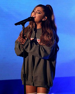 Ariana grande ellen show: Television presenter,  Ariana Grande,  Ariana Grande’s Outfits,  Pete Davidson  