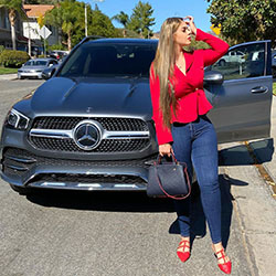 Graciela Montes Model, Sport utility vehicle, Car tires: Luxury vehicle  