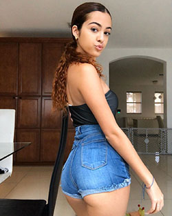 You must check these fashion model, Malu Trevejo: Malu Trevejo  