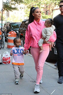 Kim kardashian chicago nyc: Kim Kardashian,  Kanye West,  Kourtney Kardashian,  New York  