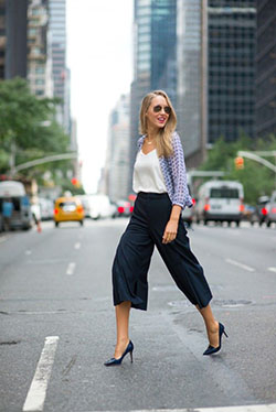 New york city street style: Crop Pants Outfit  