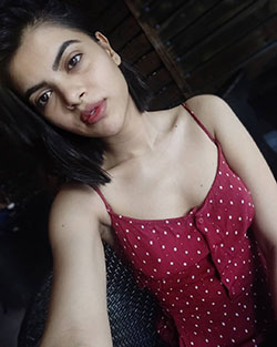 Rhea Insha Instagram, Selfie Cat, Photo shoot: Pin-Up Girl,  fashion model,  Photo shoot,  Hot Instagram Models  