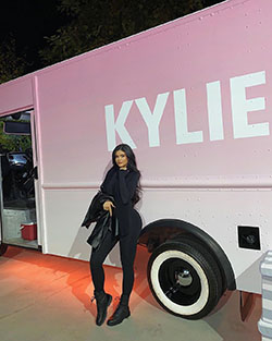 Appealing designs for Kylie Jenner, Kylie Cosmetics: 
