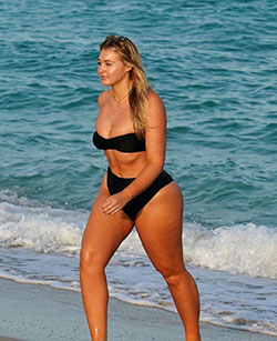 Iskra Lawrence Instagram,  Plus-size model: Plus-Size Model,  Iskra Lawrence,  Ana Cheri,  Hot Instagram Models  