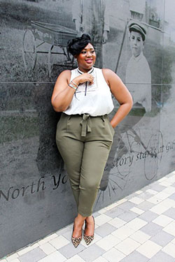 Plus size summer work outfits: Slim-Fit Pants,  Plus size outfit,  Business casual,  Plus-Size Model,  Capri pants,  Casual Outfits  