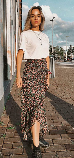 Saia mid com coturno, Combat boot: Crop top,  Wrap Skirt,  Combat boot,  Saia Midi,  Church Outfit  