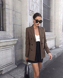London fashion style blazer outfit, Casual wear: Lapel pin,  Plaid Blazer,  Blazer Outfit,  Street Style,  Casual Outfits  