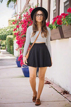 Splendid tips for skater skirt outfit, Skater Skirt: Crop top,  Skater Skirt,  Skirt Outfits,  Oxford shoe,  Vero Moda  