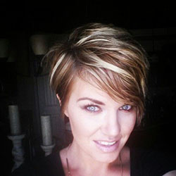 Short pixie hair with blonde highlights: Hair Color Ideas,  Brown hair,  Short hair,  Pixie cut,  Layered hair,  Hair highlighting  