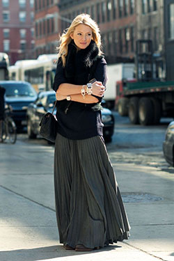 Winter maxi skirt outfit, Long Skirt: winter outfits,  Long Skirt,  Skirt Outfits,  Maxi dress,  Street Style,  Casual Outfits  