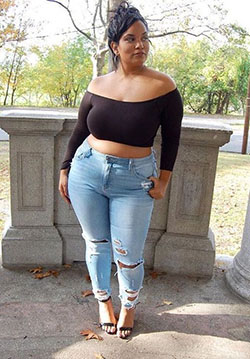 Curvy girl crop top: Plus size outfit,  Plus-Size Model,  Crop Top Outfits  