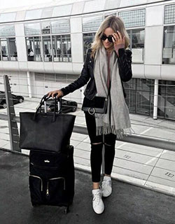 You will love these trendy airport outfits, Airport terminal: winter outfits,  Airport Outfit Ideas  