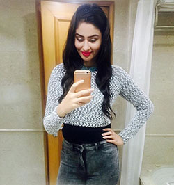 Sabby Suri Mirror Selfie: Sabby Suri Instagram  