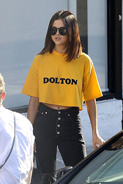 Selena gomez short hair outfits: Casual Outfits,  Short hair,  Selena Gomez  