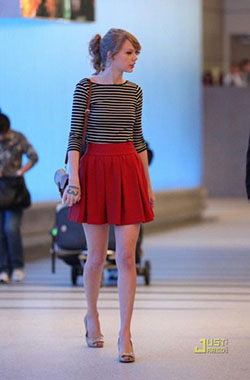 Taylor swift red skirt, Taylor Swift: Skater Skirt,  Skirt Outfits,  Taylor Swift,  Casual Outfits,  Board Skirt  
