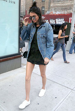 Oversized denim jacket celebrity, Kendall Jenner: Jean jacket,  Kendall Jenner,  Denim jacket,  Street Style,  Casual Outfits  