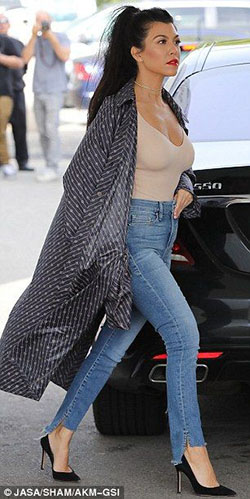 Kourtney kardashian good american jeans: Kim Kardashian,  Kourtney Kardashian,  Celebrity Style  