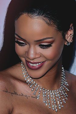 Fenty Beauty: Fenty Beauty,  Rihanna Best Looks  