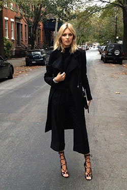 Falda pantalon negro look, Street fashion: Polo neck,  winter outfits,  Capri pants,  Street Style  