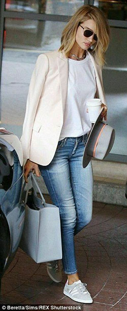 Blazer jeans and sneakers women: Slim-Fit Pants,  College Outfit Ideas,  Casual Outfits,  Blazer  