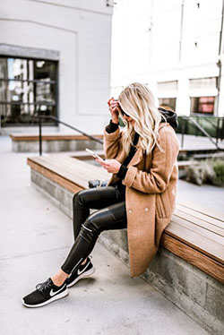 Camel coat and black shoes: Yoga Outfits  