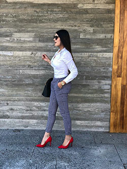 Outfit con tacones rojos, Lapel pin: High-Heeled Shoe,  Lapel pin,  Red Shoes Outfits  
