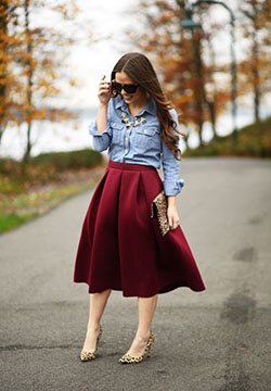 Burgundy skirt with denim shirt: Denim skirt,  Jean jacket,  Pencil skirt,  Midi Skirt Outfit,  Denim Shirt  